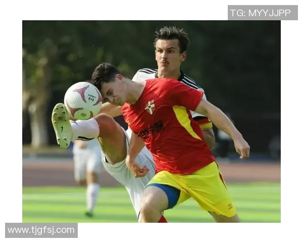 足球明星们的花式颠球技巧大揭秘让你领略足球艺术的魅力与风采