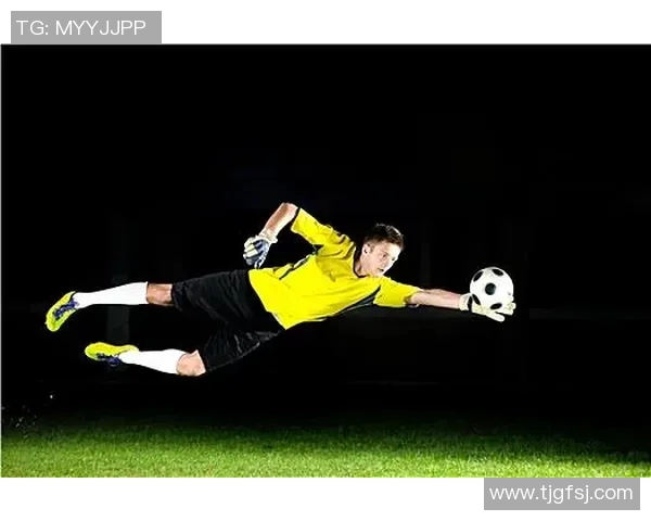 足球明星亲自示范守门技巧训练视频全程播放，助你提升守门水平